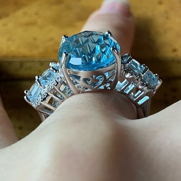 Genuine Sky Blue Topaz Sterling Silver Cocktail Ring Size 7 - Picture 2 of 10